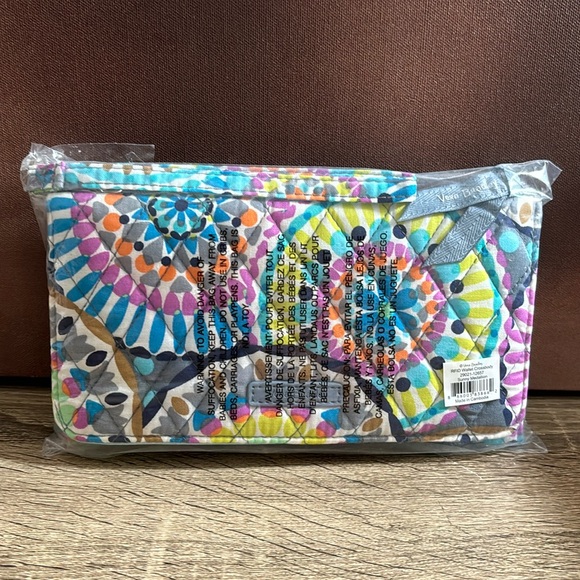 VB RFID Wallet Crossbody Sunny Medallion NWT - Picture 8 of 8